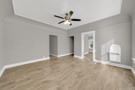 1409 W Woodlawn San Antonio TX 78201