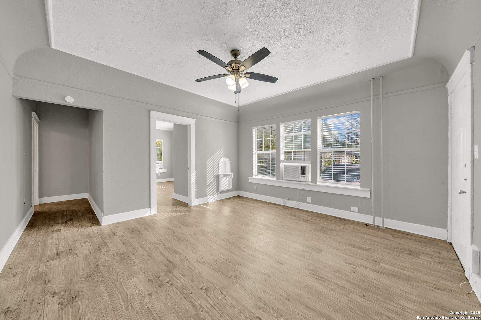 1409 W Woodlawn San Antonio TX 78201