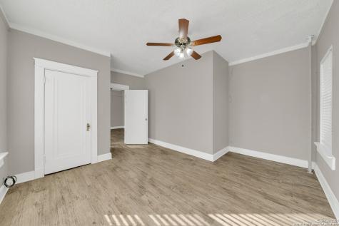 1409 W Woodlawn San Antonio TX 78201