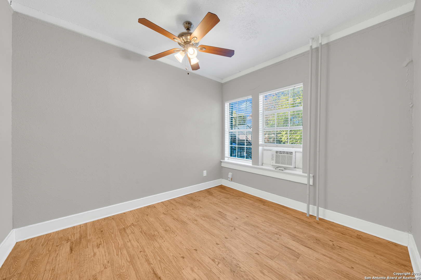 1409 W Woodlawn San Antonio TX 78201