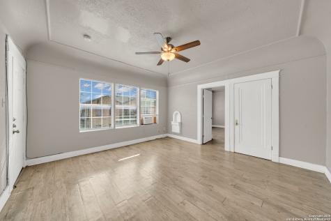 1409 W Woodlawn San Antonio TX 78201