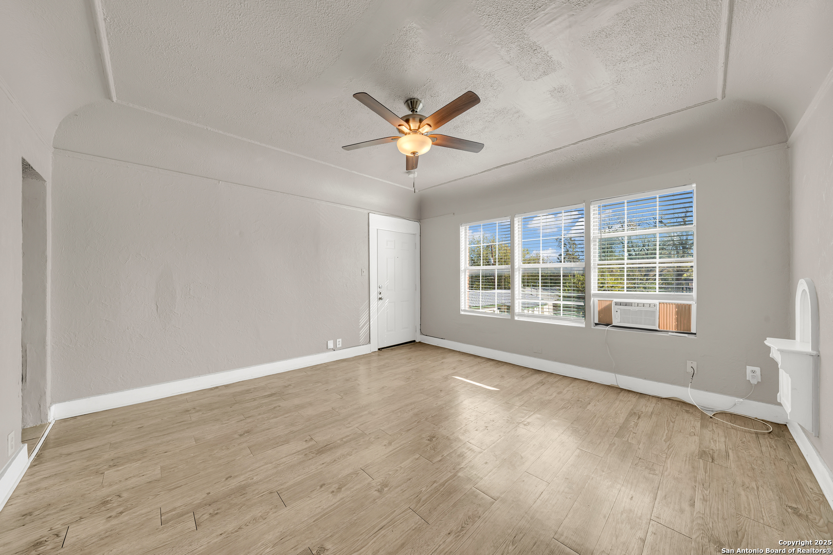 1409 W Woodlawn San Antonio TX 78201