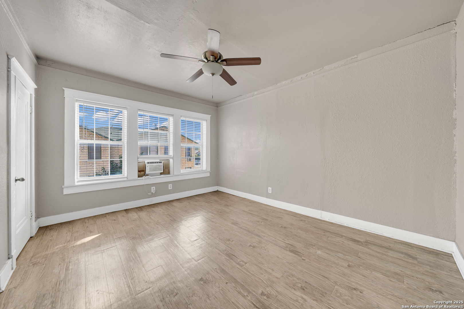 1409 W Woodlawn San Antonio TX 78201