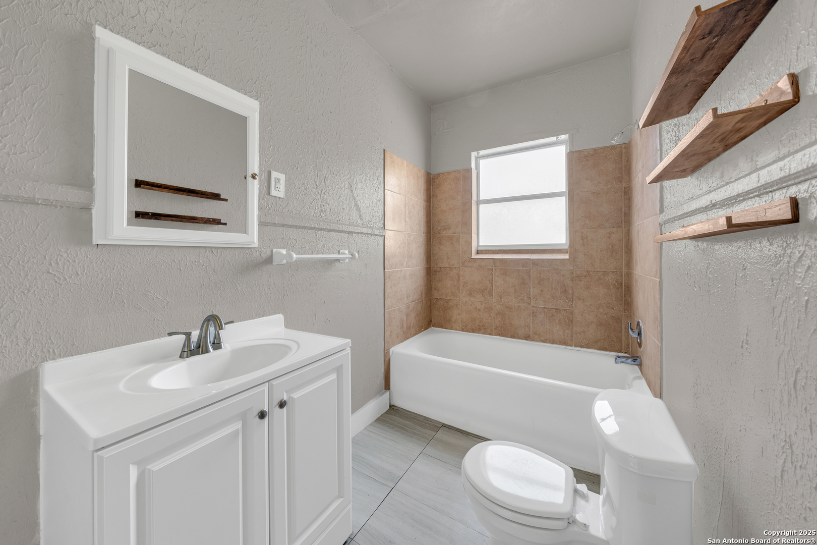 1409 W Woodlawn San Antonio TX 78201