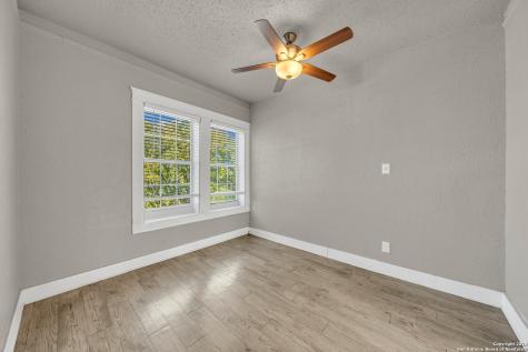 1409 W Woodlawn San Antonio TX 78201