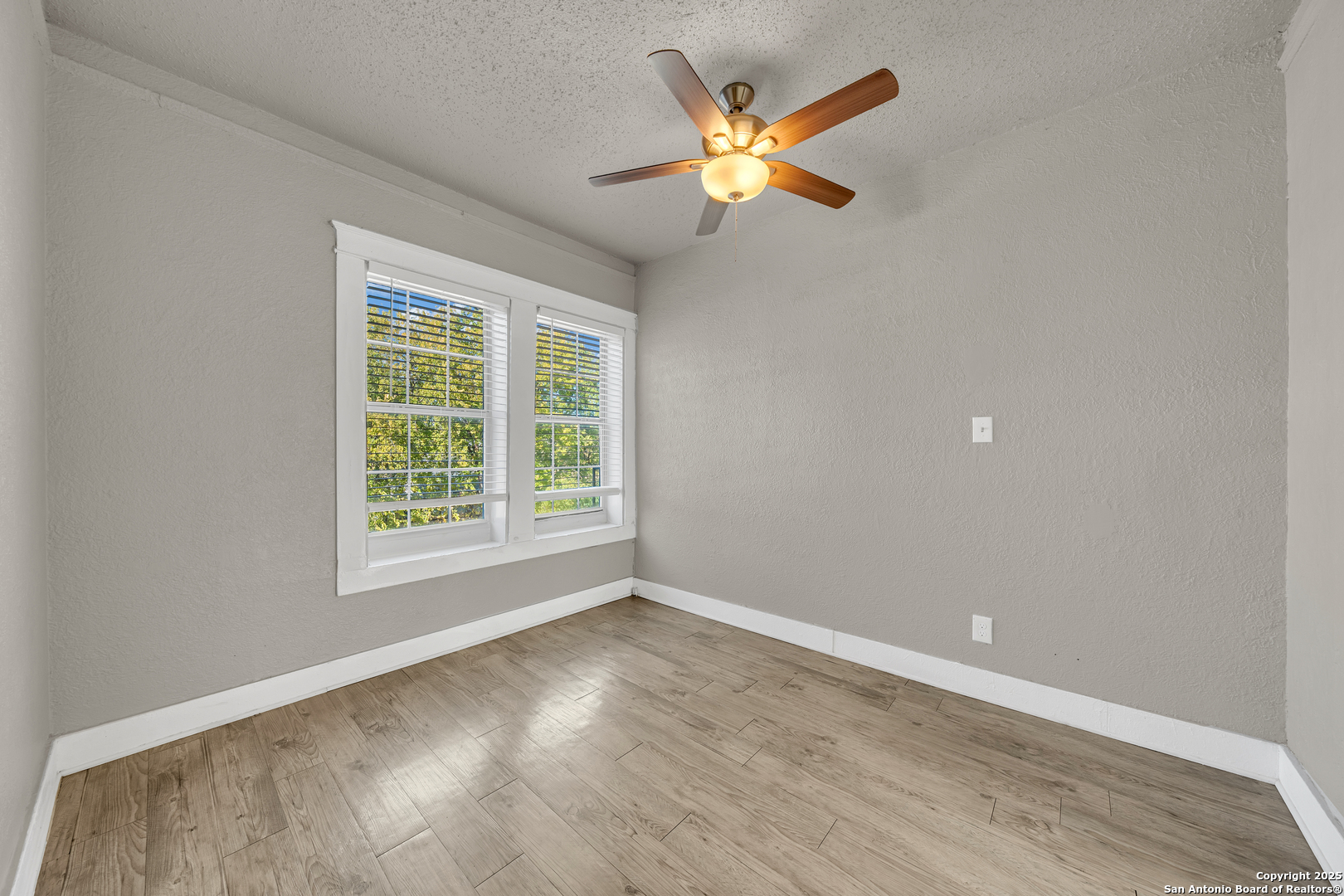 1409 W Woodlawn San Antonio TX 78201