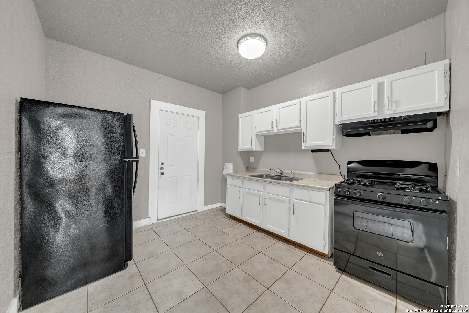 1409 W Woodlawn San Antonio TX 78201