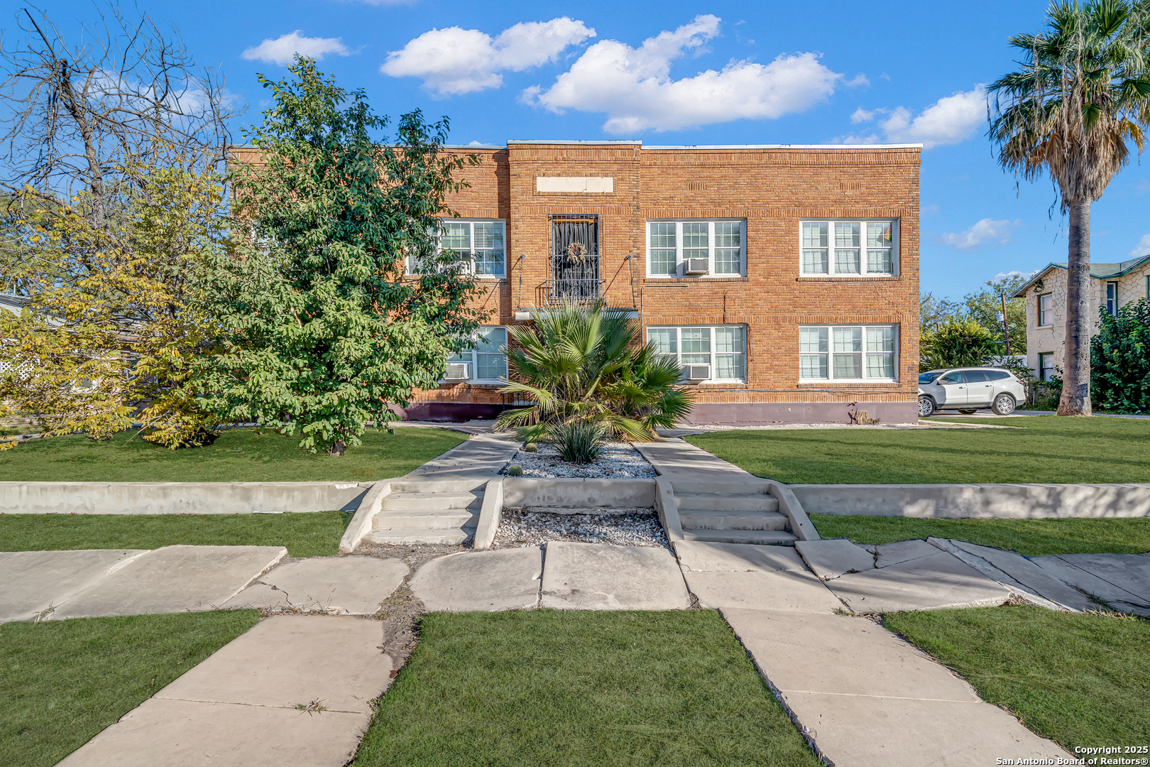 1409 W Woodlawn San Antonio TX 78201