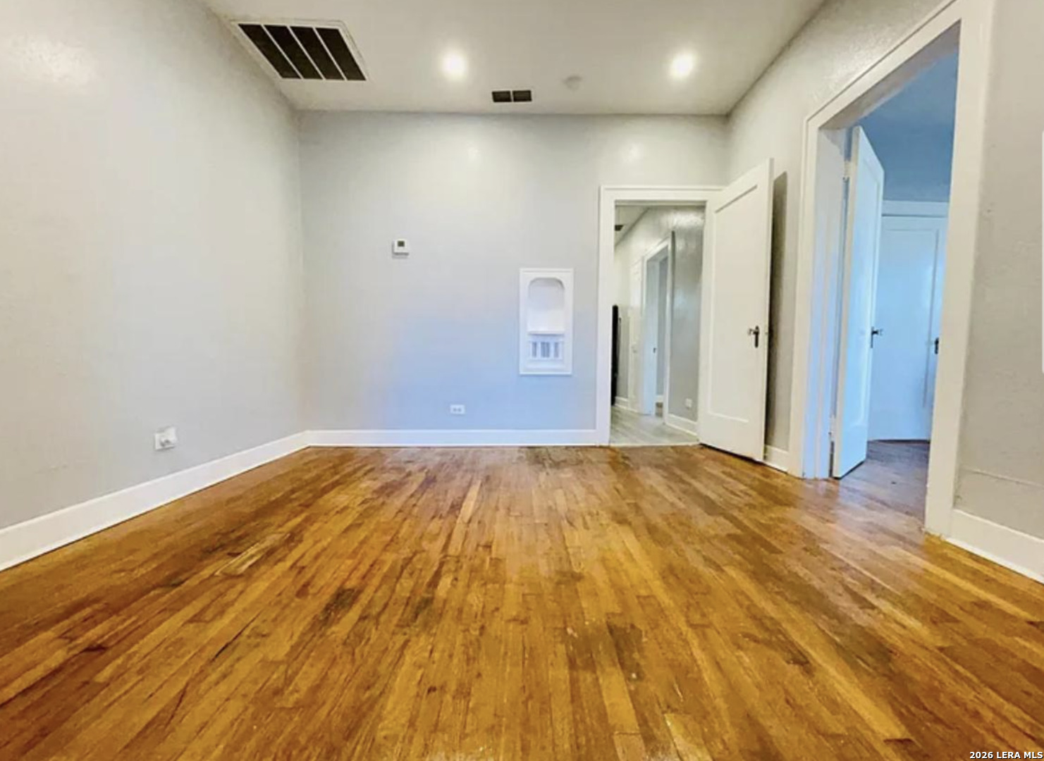 2907 N Elmendorf San Antonio TX 78201