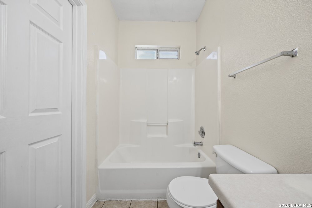 518 Dukeway Universal City TX 78148