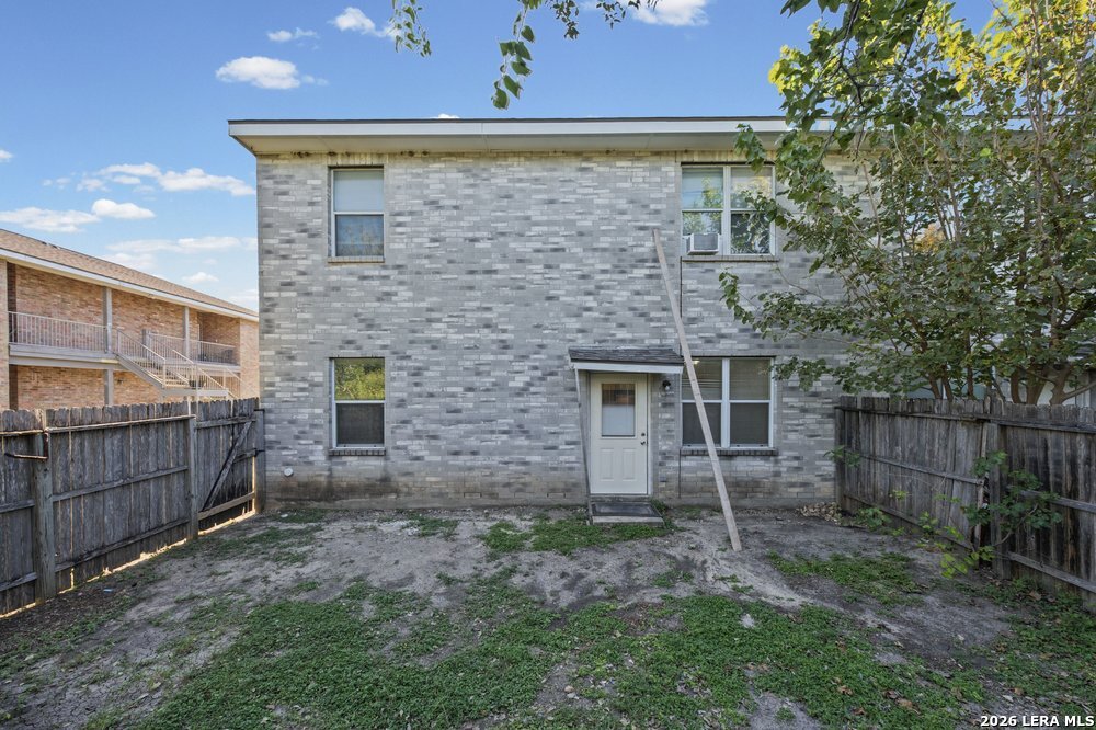 518 Dukeway Universal City TX 78148