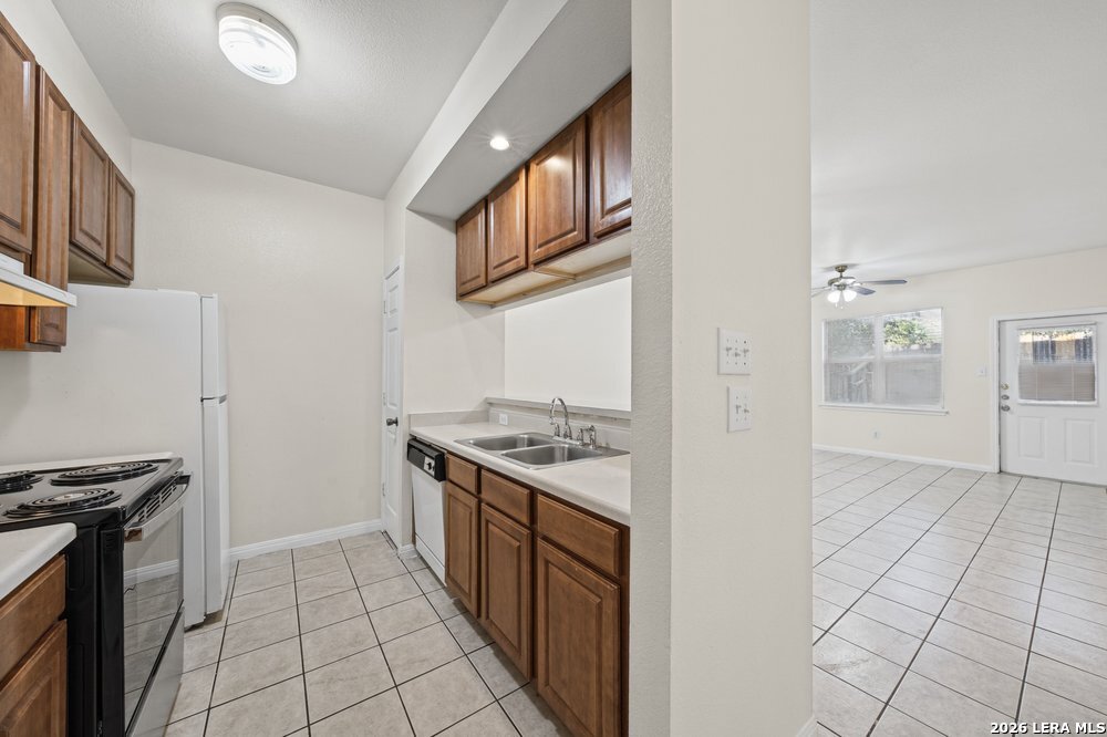 518 Dukeway Universal City TX 78148