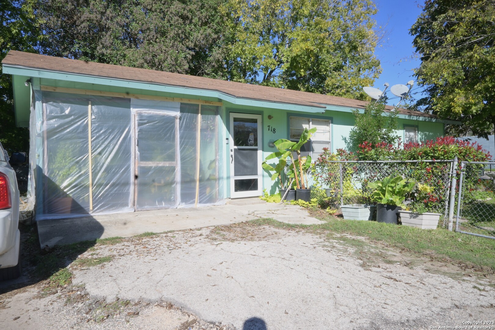 718/722 San Antonio Avenue Seguin TX 78155