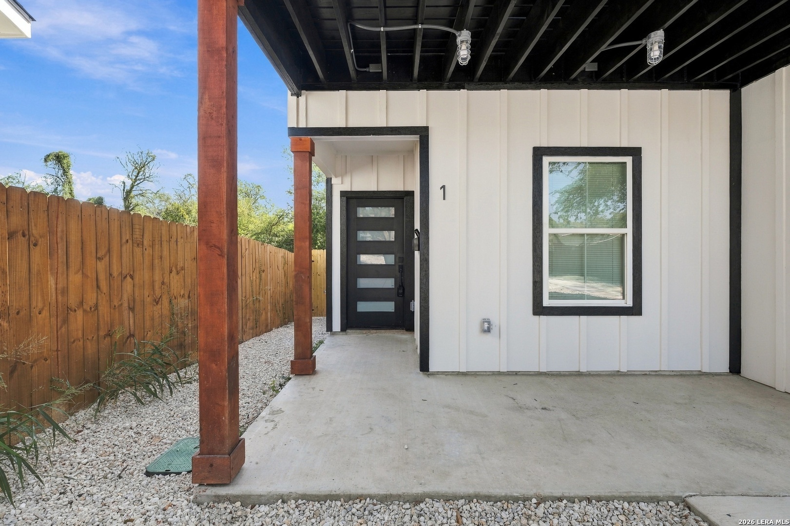 818 S Mel Waiters San Antonio TX 78203