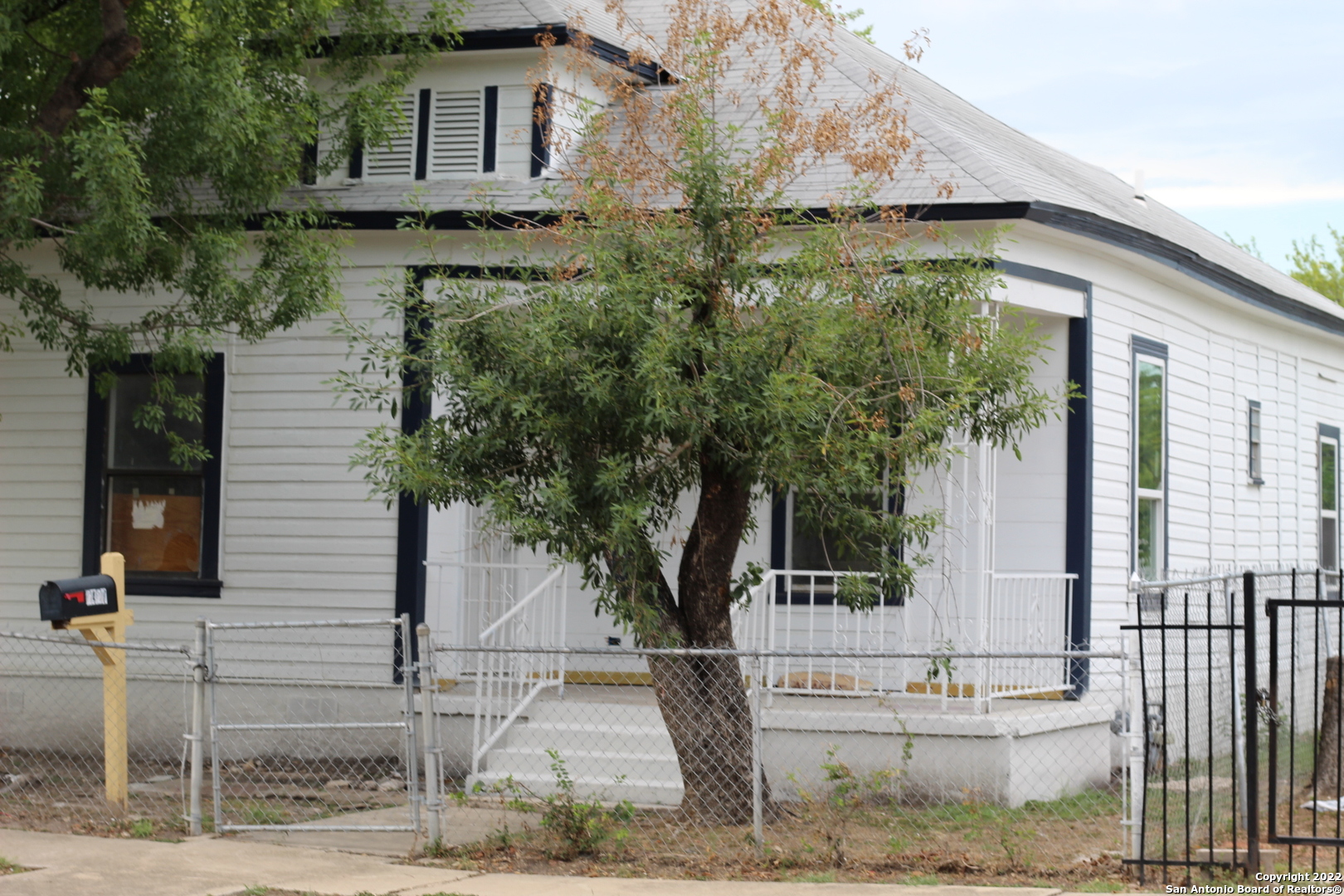 2427 W Houston Street San Antonio TX 78207
