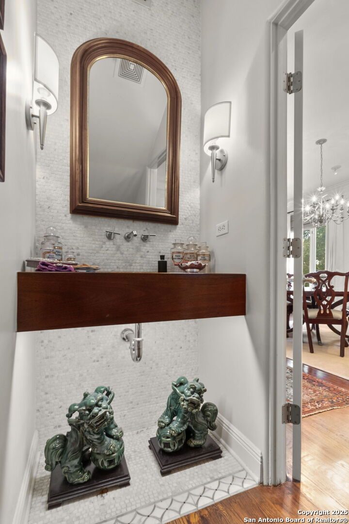 131-139 Saint Dennis San Antonio TX 78209
