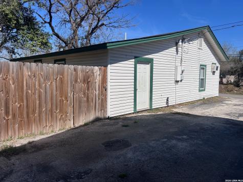 728 S Guadalupe Seguin TX 78155