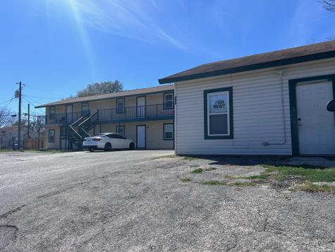 728 S Guadalupe Seguin TX 78155