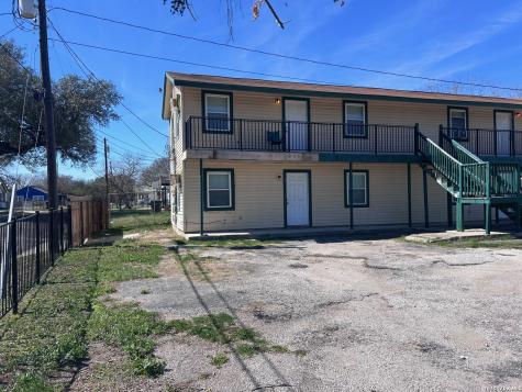 728 S Guadalupe Seguin TX 78155