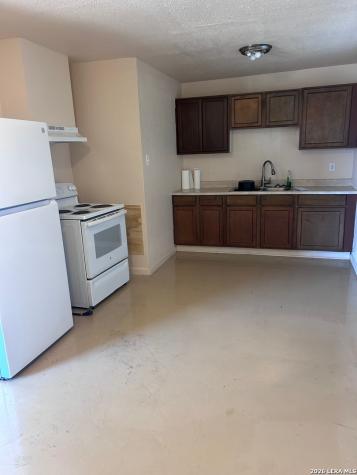728 S Guadalupe Seguin TX 78155