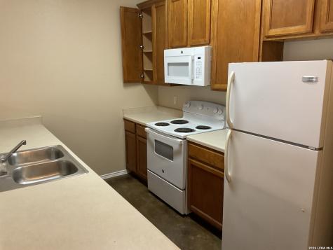 10802 Mathom Landing Universal City TX 78148