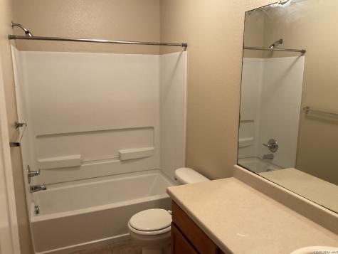 10802 Mathom Landing Universal City TX 78148