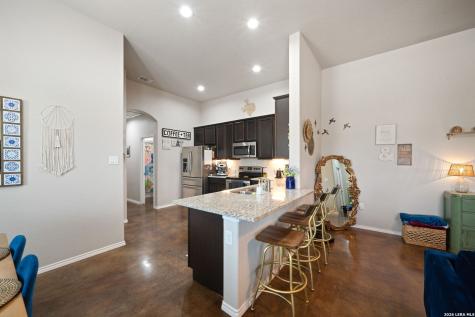 1100/1102 Stanley Seguin TX 78155