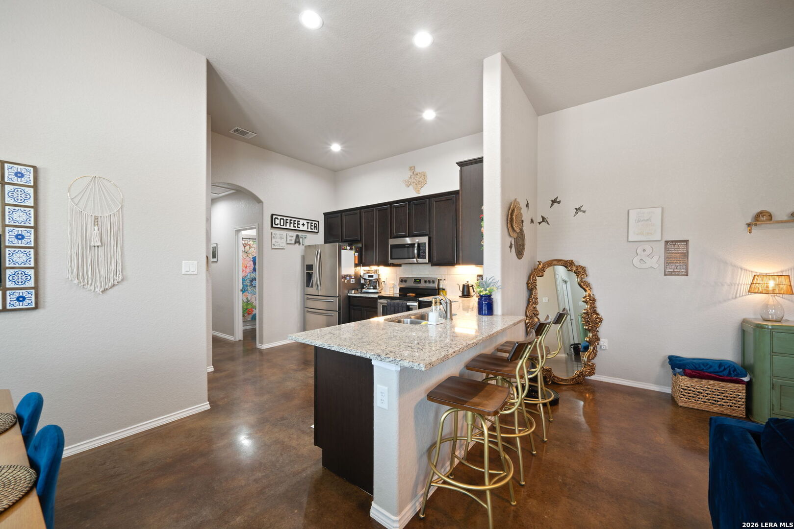 1100/1102 Stanley Seguin TX 78155