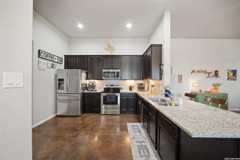 1100/1102 Stanley Seguin TX 78155