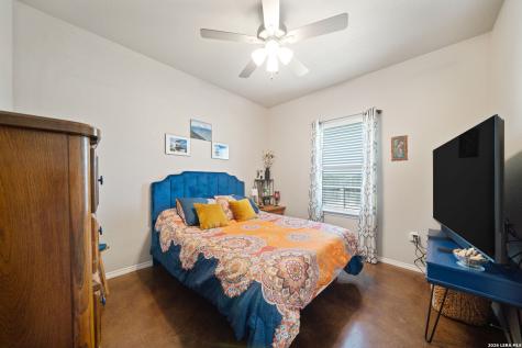 1100/1102 Stanley Seguin TX 78155