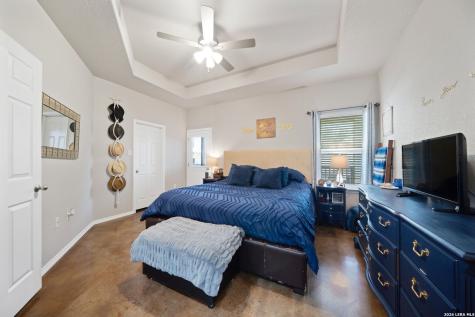 1100/1102 Stanley Seguin TX 78155