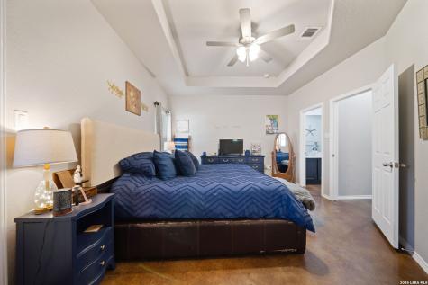 1100/1102 Stanley Seguin TX 78155