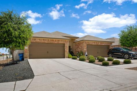 1100/1102 Stanley Seguin TX 78155