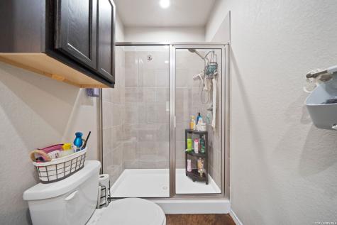 1100/1102 Stanley Seguin TX 78155