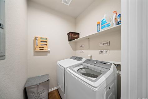1100/1102 Stanley Seguin TX 78155