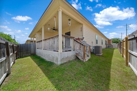 1100/1102 Stanley Seguin TX 78155