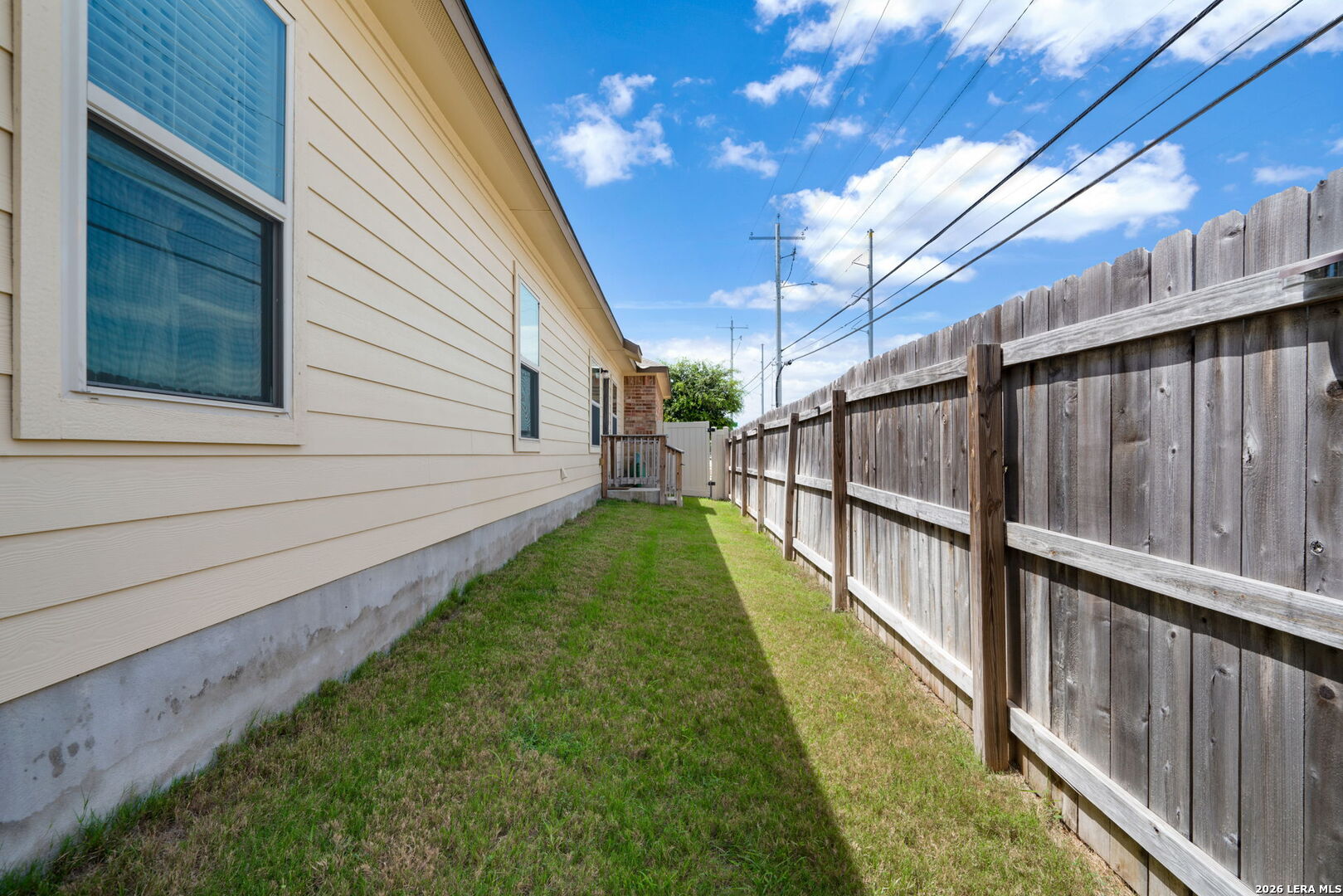 1100/1102 Stanley Seguin TX 78155
