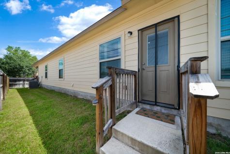 1100/1102 Stanley Seguin TX 78155
