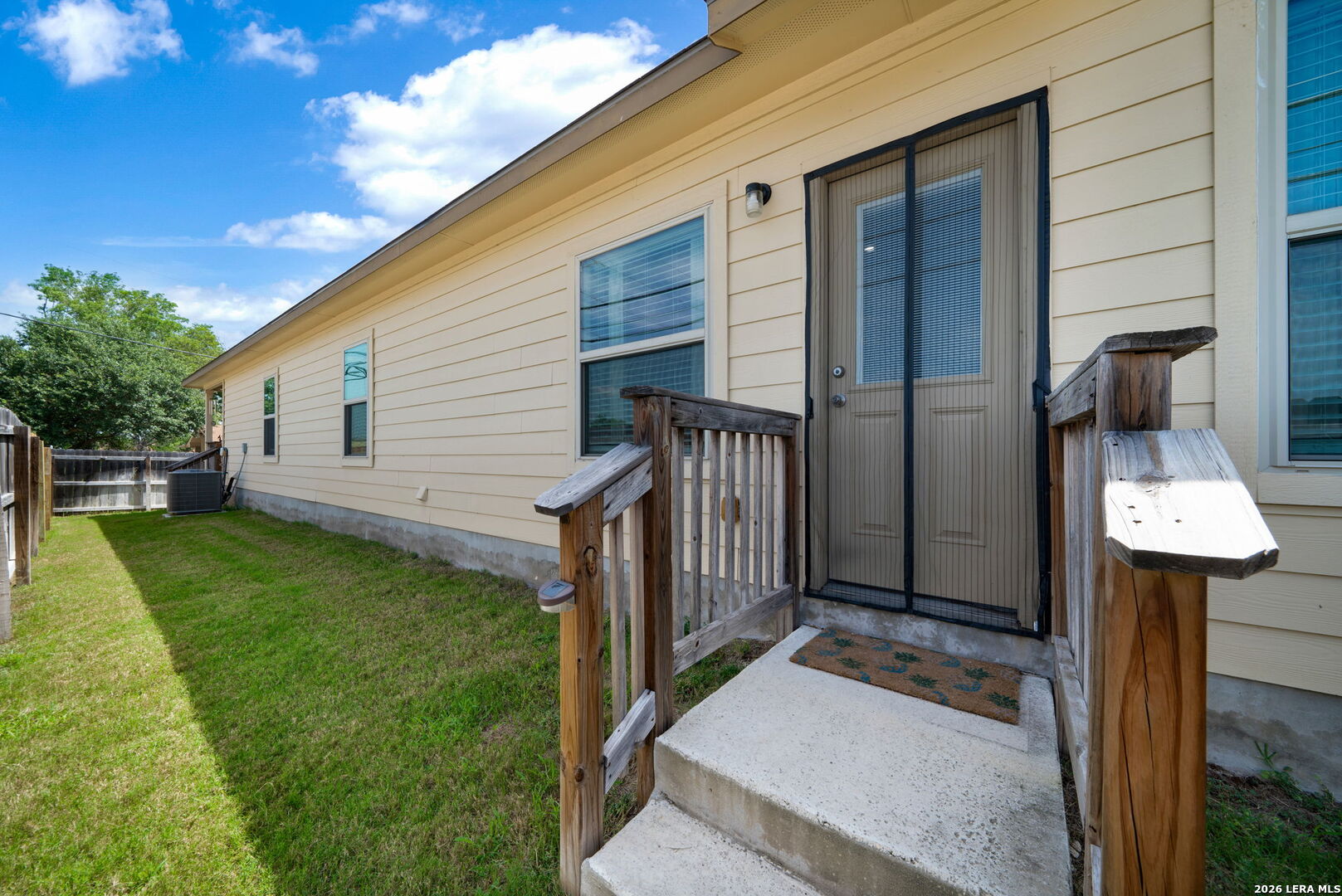1100/1102 Stanley Seguin TX 78155