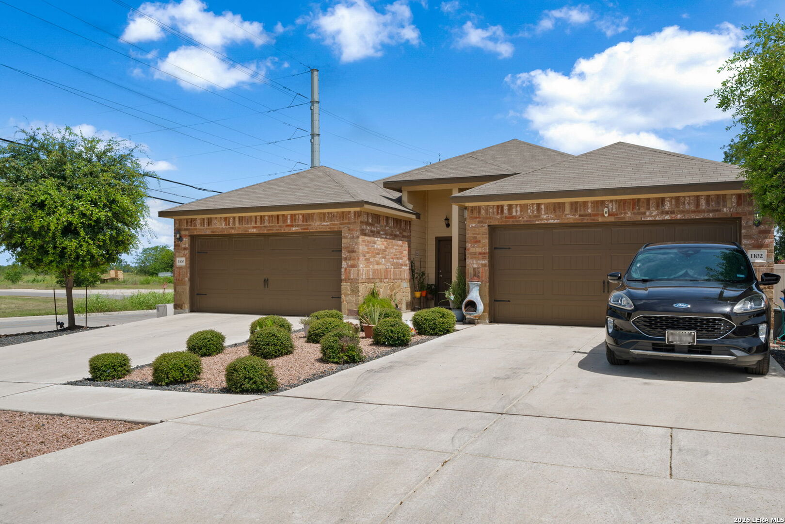 1100/1102 Stanley Seguin TX 78155