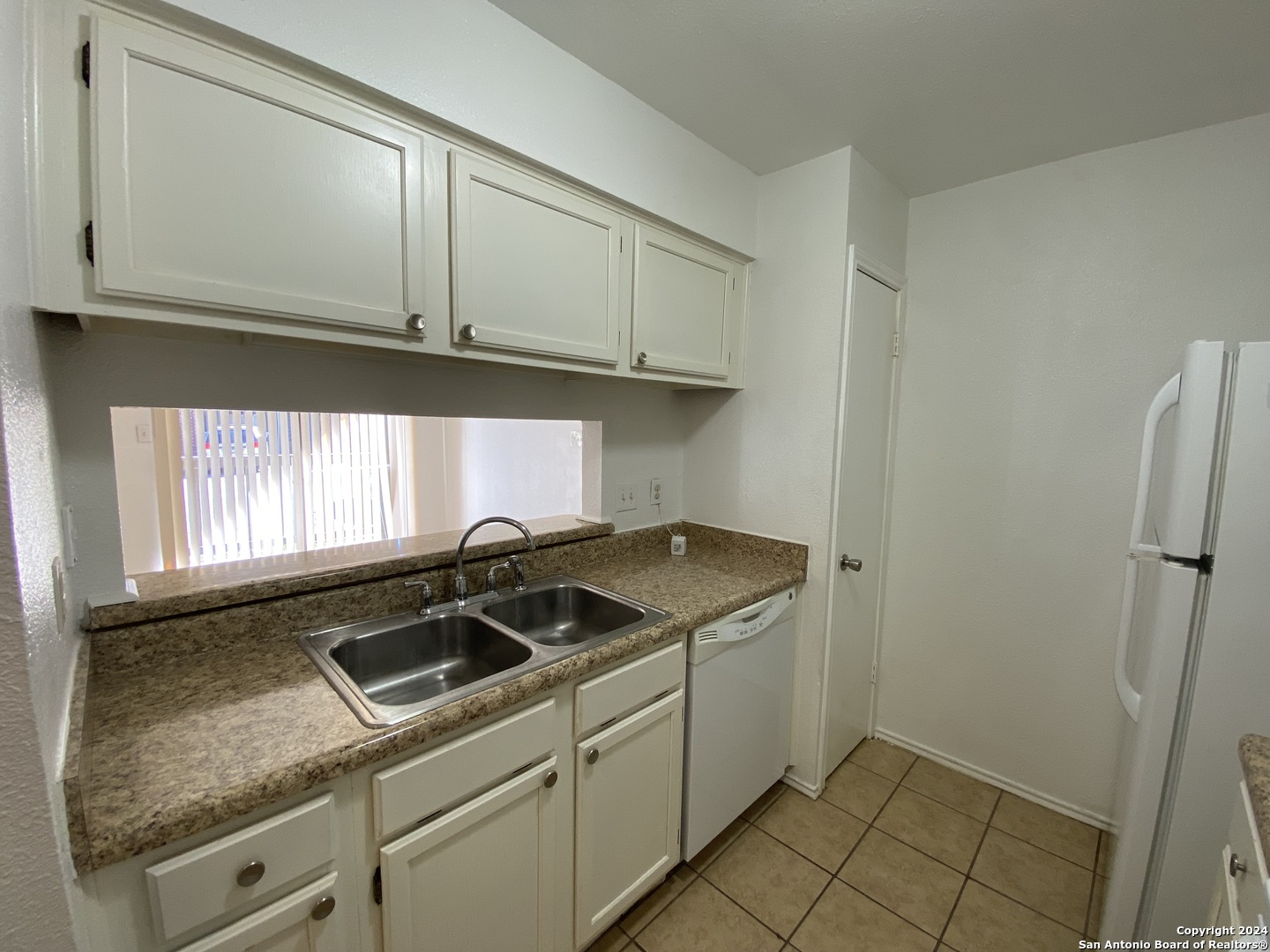 810 Station Street Converse TX 78109