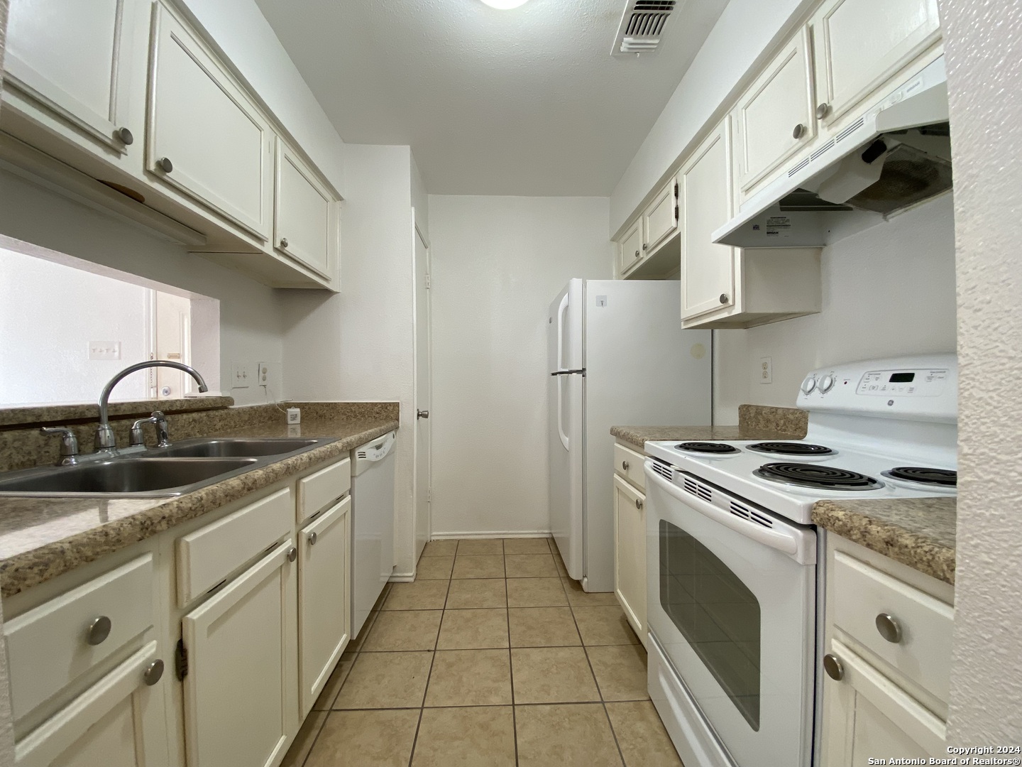 810 Station Street Converse TX 78109