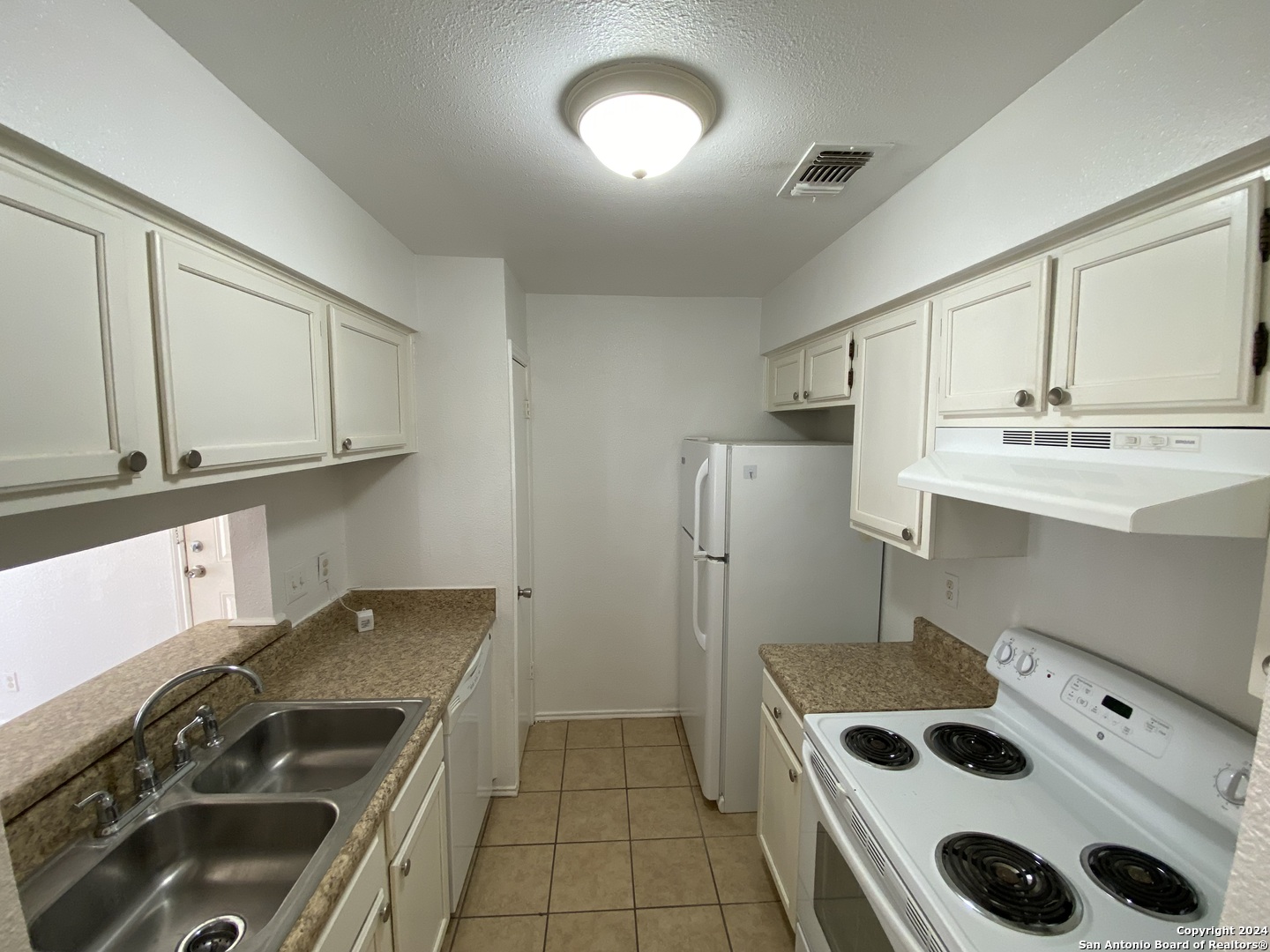 810 Station Street Converse TX 78109