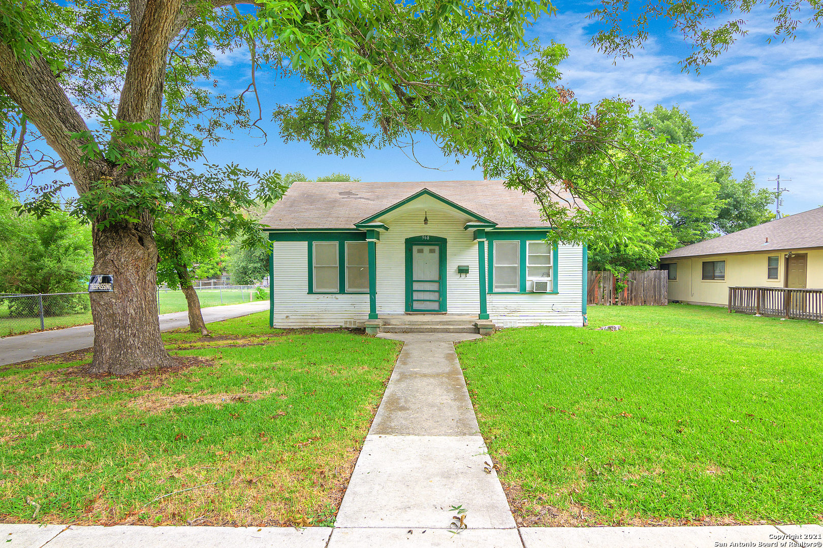 968 E Cedar Street Seguin TX 78155