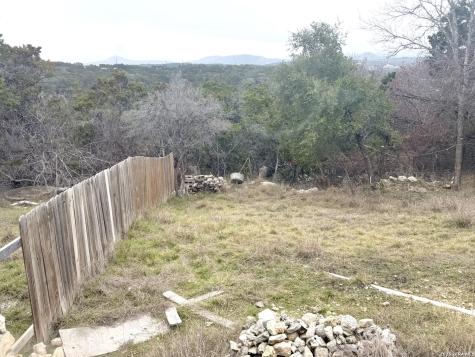 786 39th Lakehills TX 78063