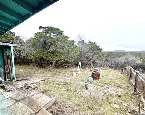786 39th Lakehills TX 78063