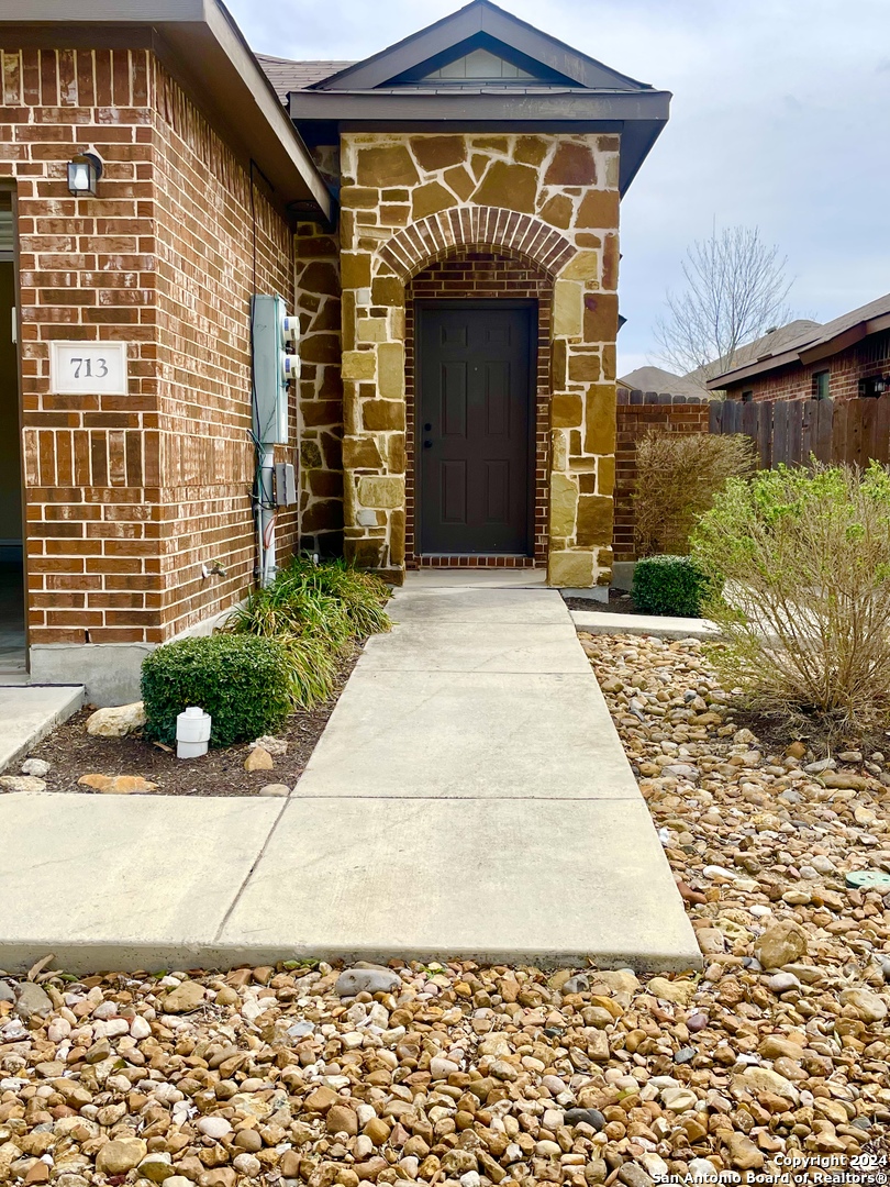 713/717 Creekside Circle New Braunfels TX 78130
