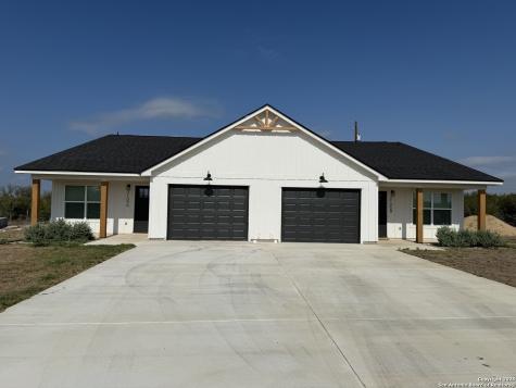 2105 Vista Rosa Three Rivers TX 78071