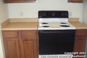 525 Dukeway Universal City TX 78148