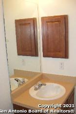 525 Dukeway Universal City TX 78148